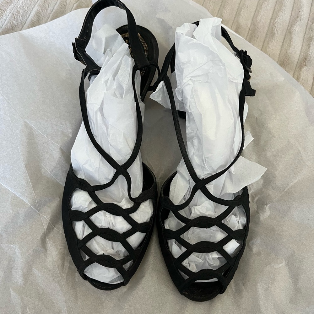 Womens Black Strappy Open-Toe Sandals